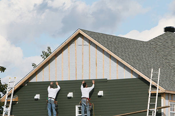 Professional Siding technician working in Tamassee, SC